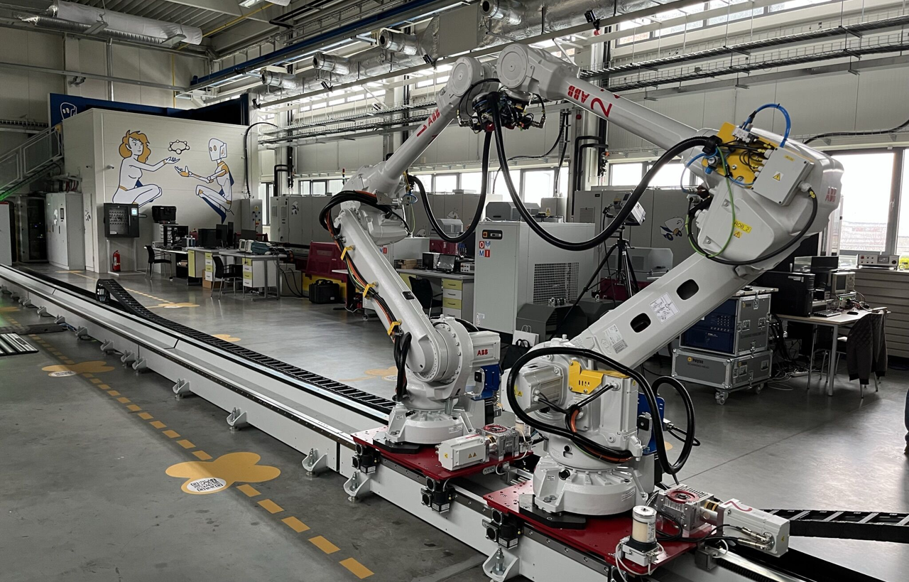Obrábění s roboty na kolejnici Ricaip testbed 